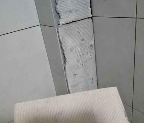 环翠瓷砖空鼓维修公司分享下厨房瓷砖脱落的补救措施。